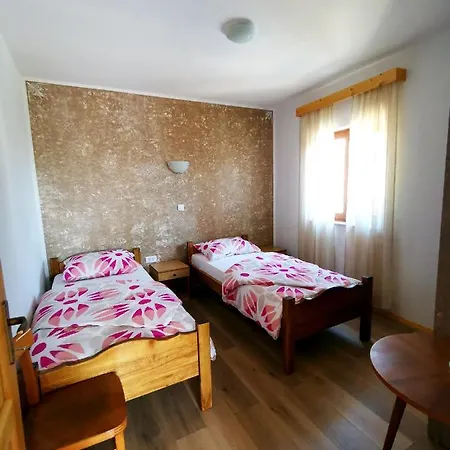 Mira By El-pi Tours Garica