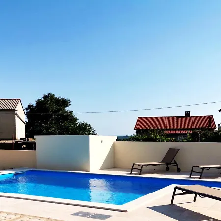 Mira By El-pi Tours Holiday home