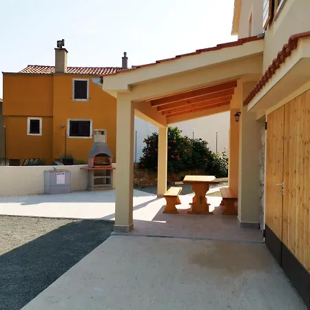 Prázdninový dům Mira By El-pi Tours Garica