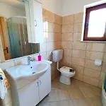 Nyaraló Mira By El-pi Tours *
