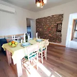 Nyaraló Mira By El-pi Tours