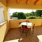 Nyaraló Mira By El-pi Tours *