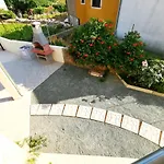 Nyaraló Mira By El-pi Tours